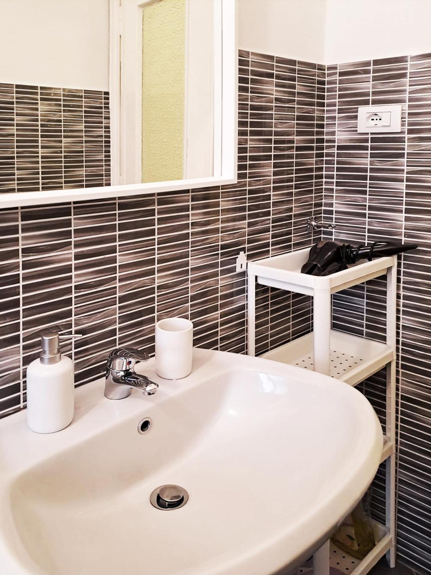 Jaky Maison Torino, Cozy & Modern Stay With Wi-Fi, Kitchen & Balcony Esterno foto